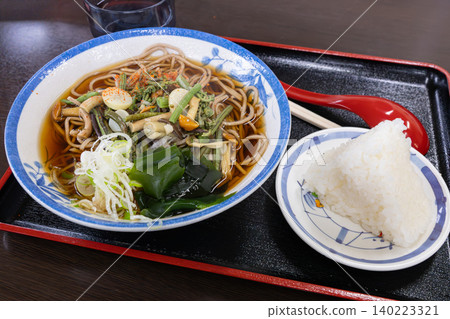Wild vegetable soba noodles and salted rice balls 140223321