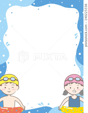 孩子們穿著泳衣在海裡游泳的畫面 孩子們穿著泳衣在海裡游泳的畫面 140223336