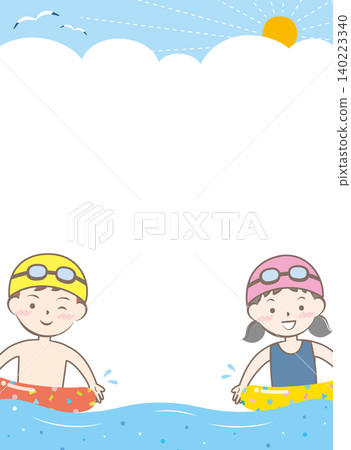 孩子們穿著泳衣在海裡游泳的畫面 孩子們穿著泳衣在海裡游泳的畫面 140223340