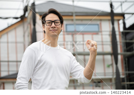 Workers to do guts pose Workers to do guts pose 140223414