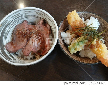 來自 Udon Chiso Yamaishidohei 的迷你蝦天婦羅飯和迷你烤牛肉飯 140223428