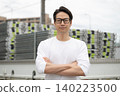 在武器工作的工人 140223500