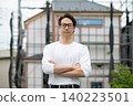 在武器工作的工人 140223501