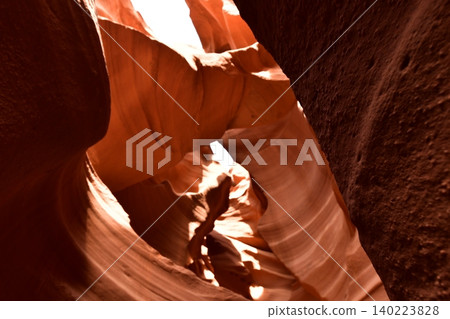 Antelope Canyon – Sculptures Carved by Time and Earth Antelope Canyon – Sculptures Carved by Time and Earth 140223828