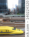 The 923 series "Doctor Yellow" train runs with Tokyo Tower in the background. 140224320
