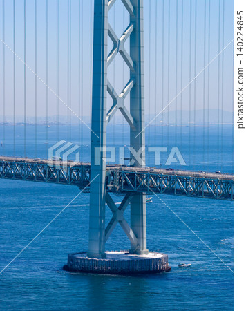The structural beauty of the Akashi Kaikyo Bridge's main towers and cables. The structural beauty of the Akashi Kaikyo Bridge's main towers and cables. 140224845