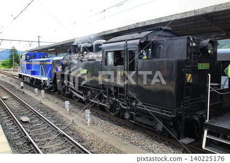 為南會津鳴笛吧…SL大機土津號列車C11325+DE101109正在認真進行試運行。 140225176