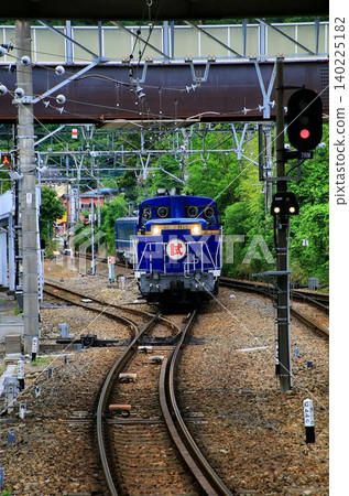 Let the whistle sound for Minami-Aizu... The SL Taiki Tsuchitsu train, C11325 + DE101109, is diligently undergoing test runs. Let the whistle sound for Minami-Aizu... The SL Taiki Tsuchitsu train, C11325 + DE101109, is diligently undergoing test runs. 140225182