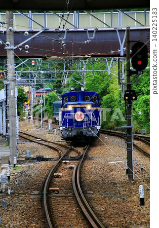 Let the whistle sound for Minami-Aizu... The SL Taiki Tsuchitsu train, C11325 + DE101109, is diligently undergoing test runs. Let the whistle sound for Minami-Aizu... The SL Taiki Tsuchitsu train, C11325 + DE101109, is diligently undergoing test runs. 140225183