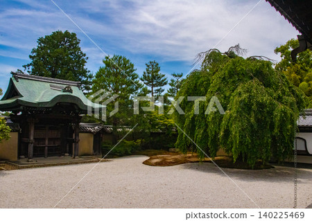 Kodaiji Temple's blessings: Good fortune, career advancement, health and longevity, protection from disaster and misfortune, success in love, matchmaking, marital harmony. 140225469
