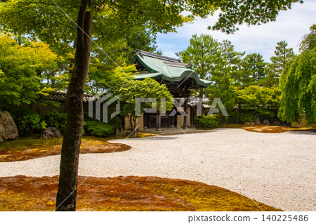 Kodaiji Temple's blessings: Good fortune, career advancement, health and longevity, protection from disaster and misfortune, success in love, matchmaking, marital harmony. 140225486