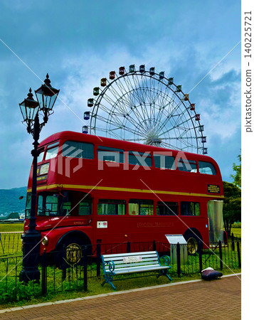 London Bus and Ferris Wheel London Bus and Ferris Wheel 140225721