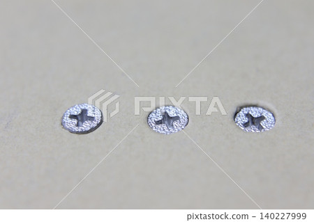 The depth of the screws when using screws to attach drywall to the wall frame. The depth of the screws when using screws to attach drywall to the wall frame. 140227999