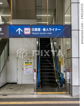 日暮里站的「日暮裡-舍人線」訊息顯示屏 日暮里站的「日暮裡-舍人線」訊息顯示屏 140228535