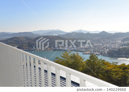 View of Onomichi City from the observation deck at the top of Senkoji Temple (Onomichi City, Hiroshima Prefecture) View of Onomichi City from the observation deck at the top of Senkoji Temple (Onomichi City, Hiroshima Prefecture) 140229988