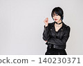 酷炫的龐克風女模特 140230371