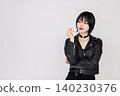酷炫的龐克風女模特 140230376