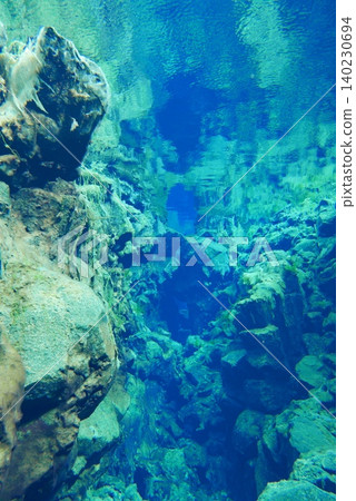 A scene of people enjoying scuba diving at Silfra Rift in Þingvellir National Park, Iceland. 140230694