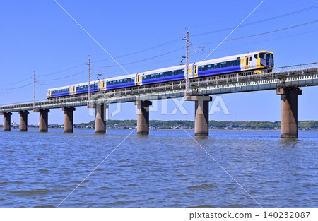 The Limited Express Ayame, operated by the E257 series 500 series, crosses the Kitaura Bridge. The Limited Express Ayame, operated by the E257 series 500 series, crosses the Kitaura Bridge. 140232087