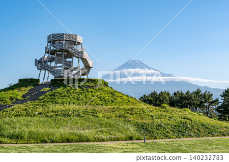 Fujinokuni Tagonoura Minato Park: Dragon Tower and Mount Fuji Fujinokuni Tagonoura Minato Park: Dragon Tower and Mount Fuji 140232783