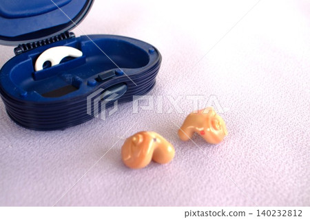 Hearing aid 140232812
