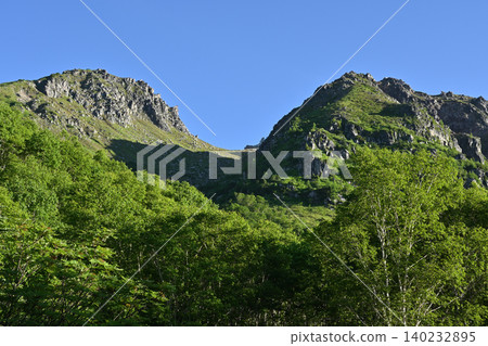 攀登燒岳，北阿爾卑斯山脈，長野縣 140232895