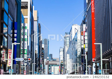 The streets and pedestrian zone of Ginza, Tokyo 140233132