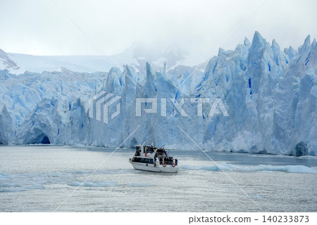 boat at Spegazzini glacier argentina view huge panorama boat at Spegazzini glacier argentina view huge panorama 140233873