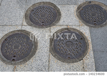 Manhole cover with the word "snow" written on it in Kusatsu Onsen (Kusatsu Town, Agatsuma District, Gunma Prefecture) Manhole cover with the word "snow" written on it in Kusatsu Onsen (Kusatsu Town, Agatsuma District, Gunma Prefecture) 140234600
