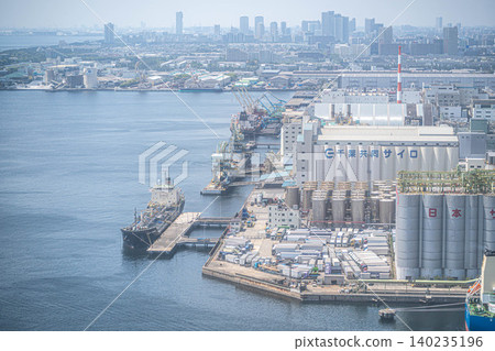 A panoramic view of the Chiba Joint Silo and the coastal industrial zone of Chiba Port [Shinko, Mihama Ward, Chiba City, Chiba Prefecture] 140235196