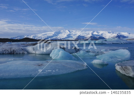 Icebergs on Jokulsarlon Glacier Lagoon, Iceland 140235835