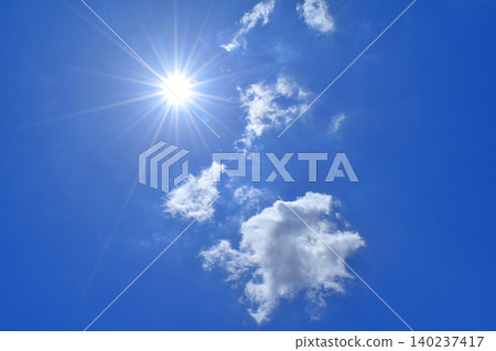 藍天白雲,陽光直射,自由空間影像 藍天白雲,陽光直射,自由空間影像 140237417