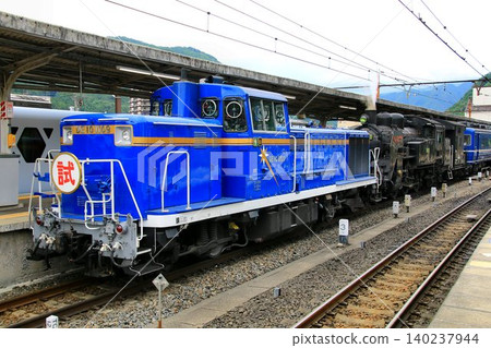 為南會津鳴笛吧…SL大機土津號列車C11325+DE101109正在認真進行試運行。 140237944