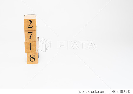 用木塊拼成的四位數 140238298