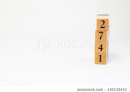 用木塊拼成的四位數 140238432