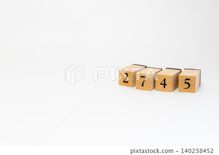 用木塊拼成的四位數 140238452