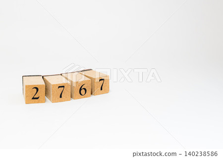 用木塊拼成的四位數 140238586