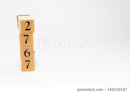 用木塊拼成的四位數 140238587
