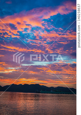 A beautiful harbor scene bathed in the morning light, Nagato City, Yamaguchi Prefecture A beautiful harbor scene bathed in the morning light, Nagato City, Yamaguchi Prefecture 140238637