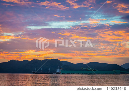 A beautiful harbor scene bathed in the morning light, Nagato City, Yamaguchi Prefecture A beautiful harbor scene bathed in the morning light, Nagato City, Yamaguchi Prefecture 140238648