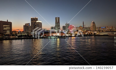 從大棧橋看到的港未來夜景 從大棧橋看到的港未來夜景 140239057