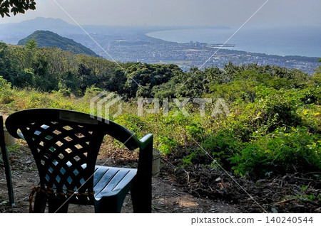 Shinguhama Beach, forming an arc, viewed from near the summit of Mt. Ariji in Tsuyazaki. 140240544