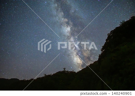 The Milky Way starry landscape of Yakushima, where gods reside (summer) The Milky Way starry landscape of Yakushima, where gods reside (summer) 140240901