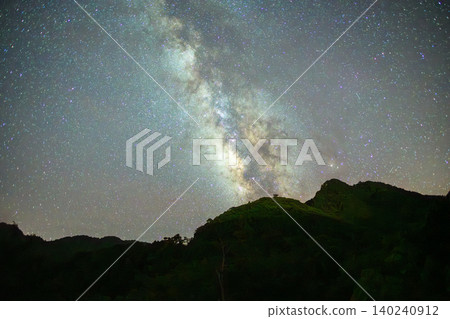 屋久島的銀河星空景觀,神靈居住之地(夏季) 屋久島的銀河星空景觀,神靈居住之地(夏季) 140240912
