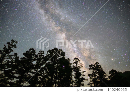 屋久島的銀河星空景觀,神靈居住之地(夏季) 屋久島的銀河星空景觀,神靈居住之地(夏季) 140240935