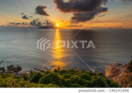 Sunset over the East China Sea: Yakushima sunset (summer) Sunset over the East China Sea: Yakushima sunset (summer) 140241408