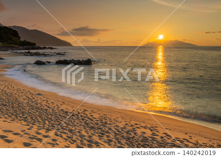 Sea turtle nesting grounds at Nagata Inakahama, Yakushima Island, evening view (summer) Sea turtle nesting grounds at Nagata Inakahama, Yakushima Island, evening view (summer) 140242019
