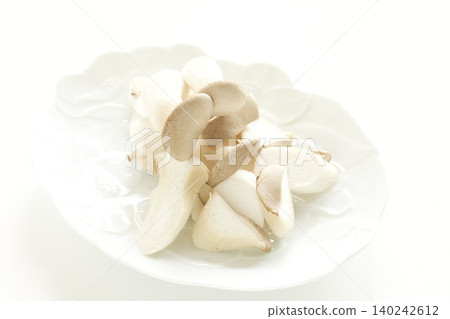 Cut Ellingie Cut Ellingie 140242612