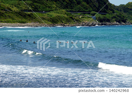 The "Minato no Tatekami Rock," a popular tourist spot in Karatsu City, Saga Prefecture, and the Genkai Sea, a popular surfing spot. The "Minato no Tatekami Rock," a popular tourist spot in Karatsu City, Saga Prefecture, and the Genkai Sea, a popular surfing spot. 140242968