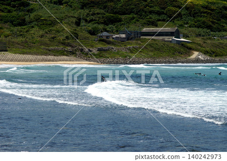 The "Minato no Tatekami Rock," a popular tourist spot in Karatsu City, Saga Prefecture, and the Genkai Sea, a popular surfing spot. The "Minato no Tatekami Rock," a popular tourist spot in Karatsu City, Saga Prefecture, and the Genkai Sea, a popular surfing spot. 140242973